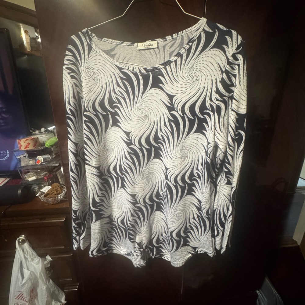 Blue and White Graphic Blouse